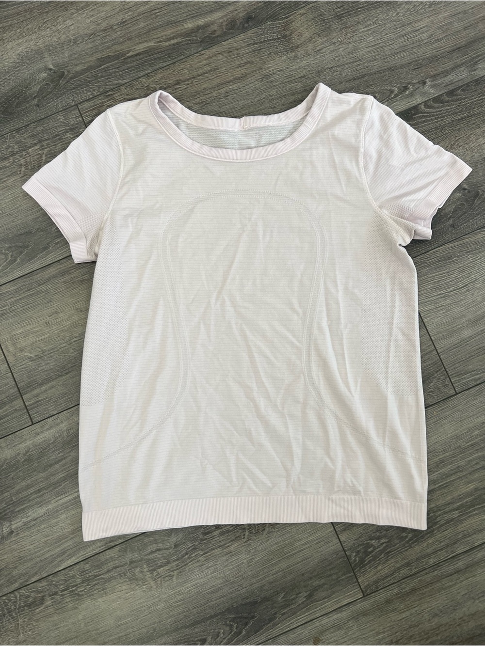 Lululemon Swiftly Tech Short Sleeve Athletic Tee in Light Pink Womens size 10